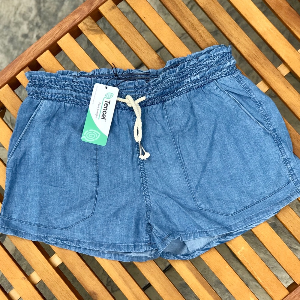 🔥S 2/4 13" flat boutique Chambray Shorts nwt - Picture 2 of 8
